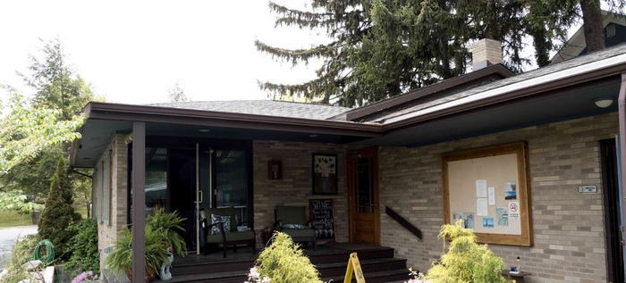 Summers Inn (Four Seasons Motel) - Web Listing (newer photo)